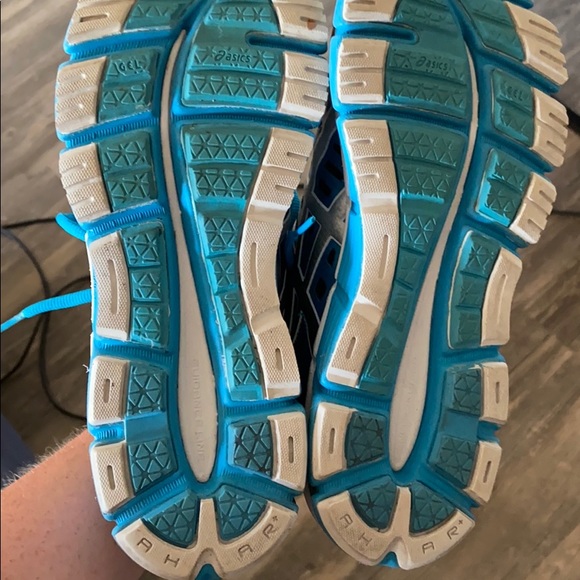 ASICS - Picture 2 of 3